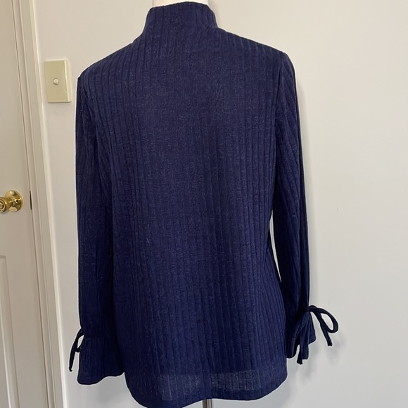 BNWT✨ NONI B mock neck skivvy in navy blue - Picture 5 of 9
